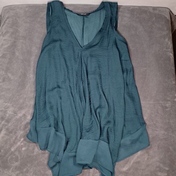 Simply Vera Sleeveless V-neck Handkerchief Blouse in Green Teal Size 0X - Picture 3 of 3
